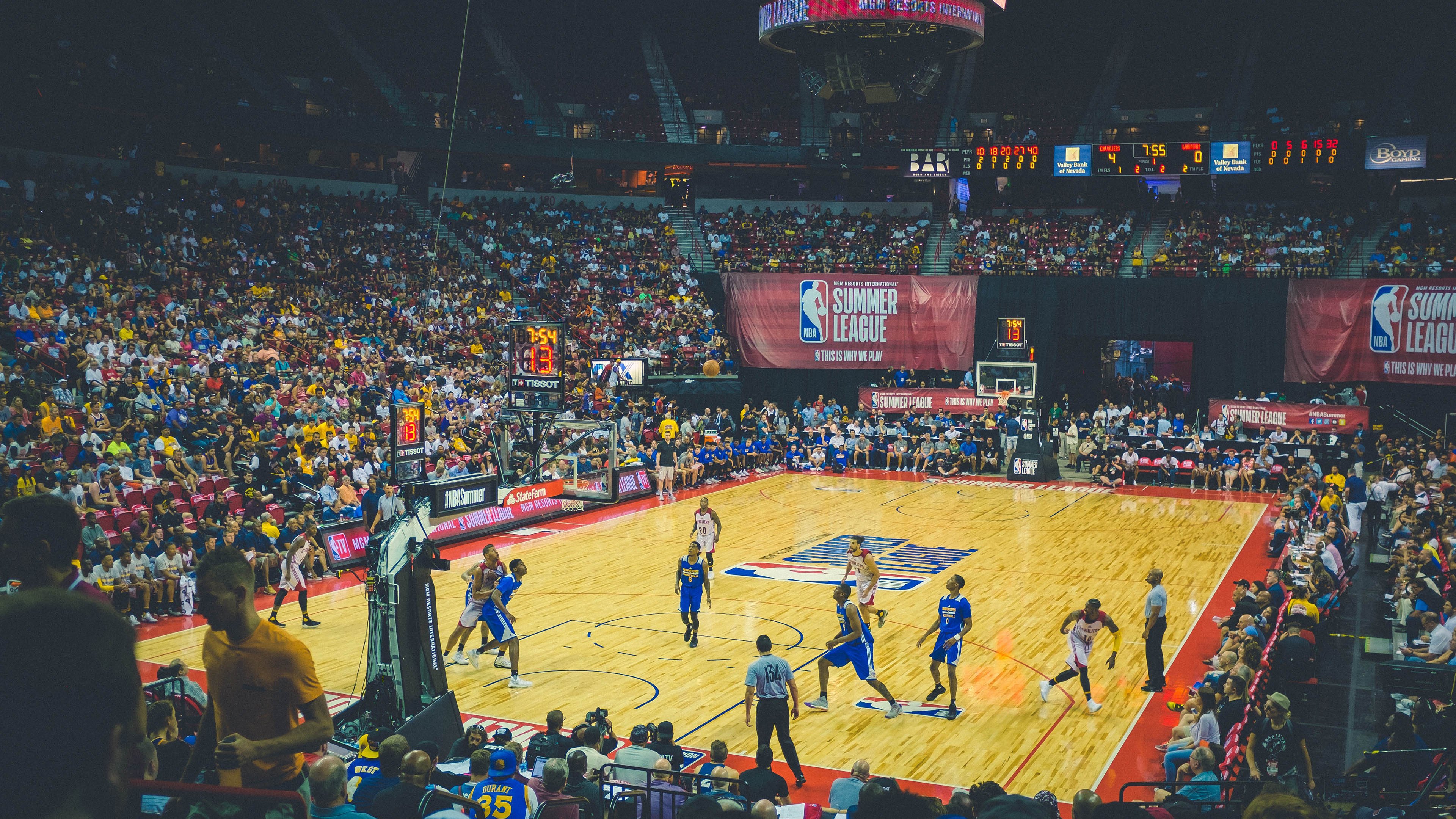 英超著名球队启动新海报“文化运动”，吸引年轻粉丝，英超宣传片主题曲